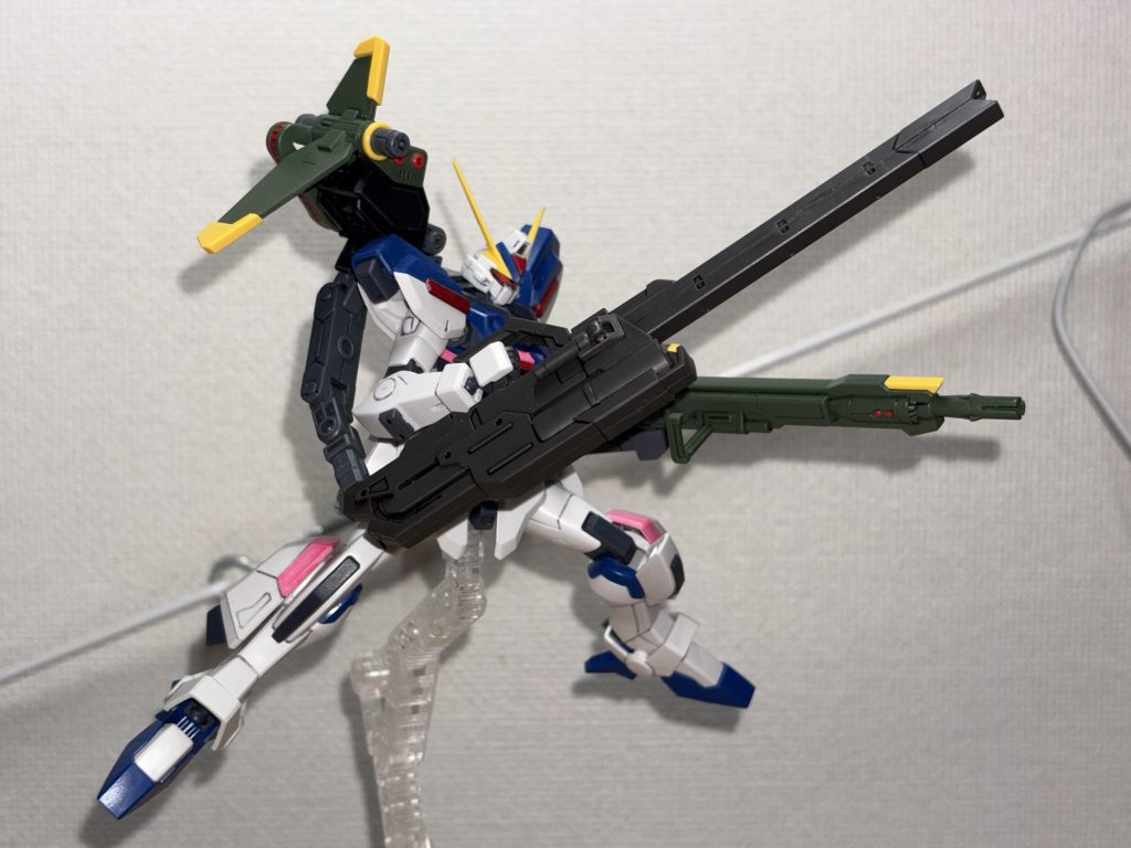 ここで別のレールガン装備を!作戦やパイロットの好みによって、アーム部の武装は変えられるという妄想。このレールガンはOPセットの大型レールガンです。無改造で取り付けられます。