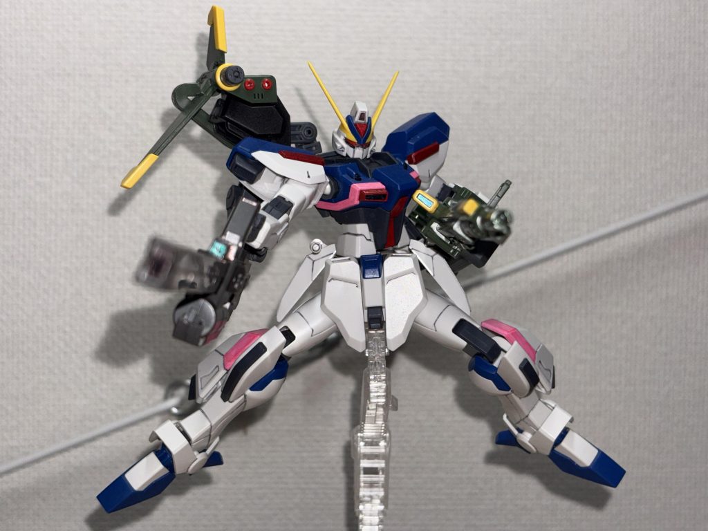 レールガンとアグニで同時攻撃!レールガンはポージングによって、関節パーツをつけたり、つけなかったりと調節する必要がありますw