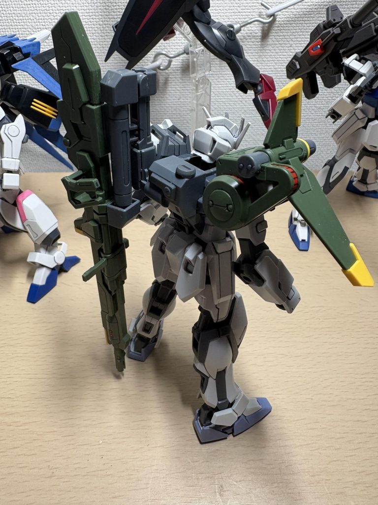 ちなみにオリジナルのランチャーストライカーにも簡単に戻せます。開けた穴を塞ぐパーツだけ用意すればOK!画像はOPセットジャイアントガトリングに付属する蓋パーツを付けてます。