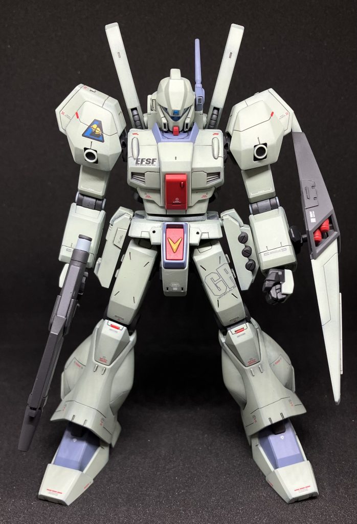 フロントスタイルの変更はせず、合わせ目消しやスジボリ等のディティールアップのみです。塗装は黒下地からのグラデーションにしています。