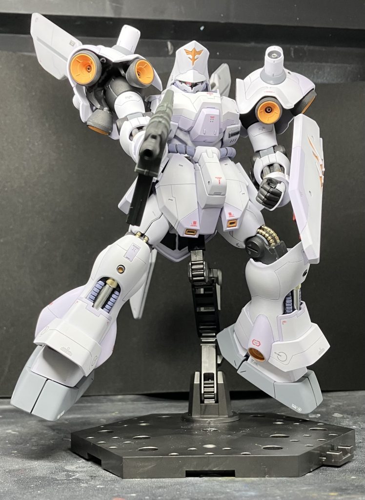 射撃ポーズマシンガンはmp40っぽくてお気に入りです。