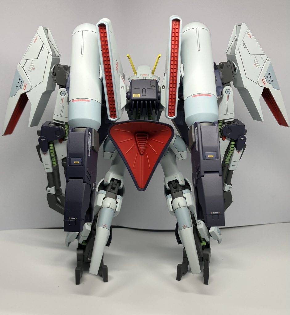 バック自分でやるとは決めたものの、スジボリ線での塗り分けも行ったので塗り分け箇所が多くて💦赤色のパーツは全てエナメル塗料なので、墨入れ出来ず…