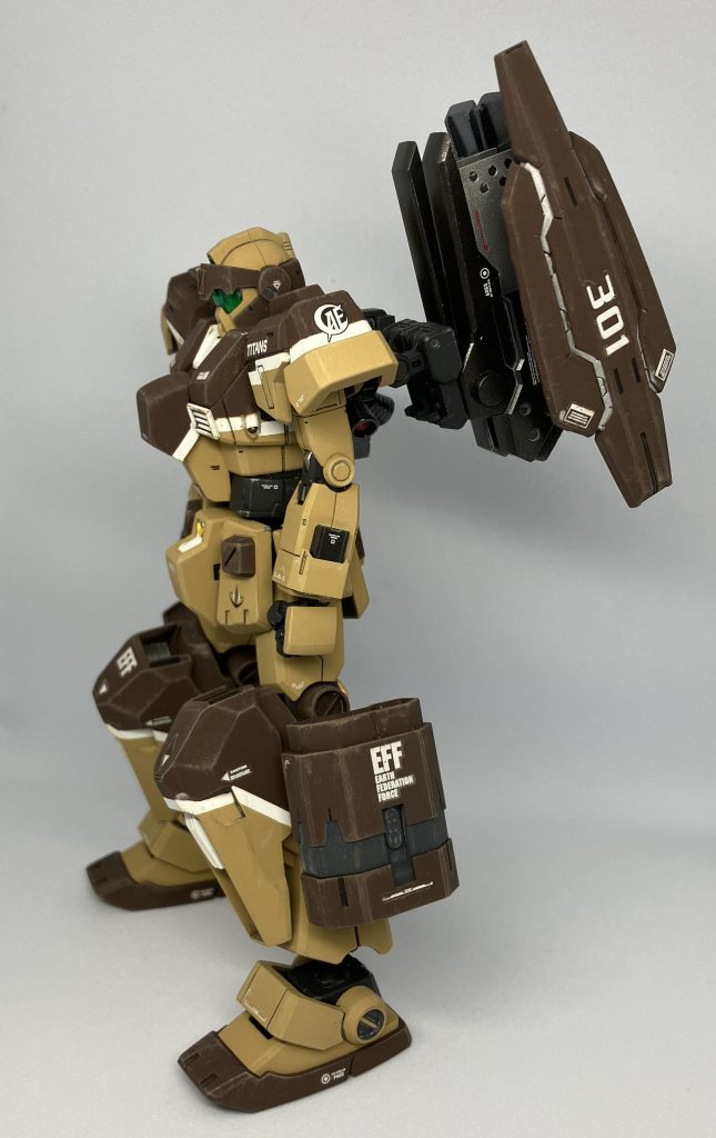 サイドバックパックに接続した二基のビーム砲は銃口部のみプラ板で自作しました。