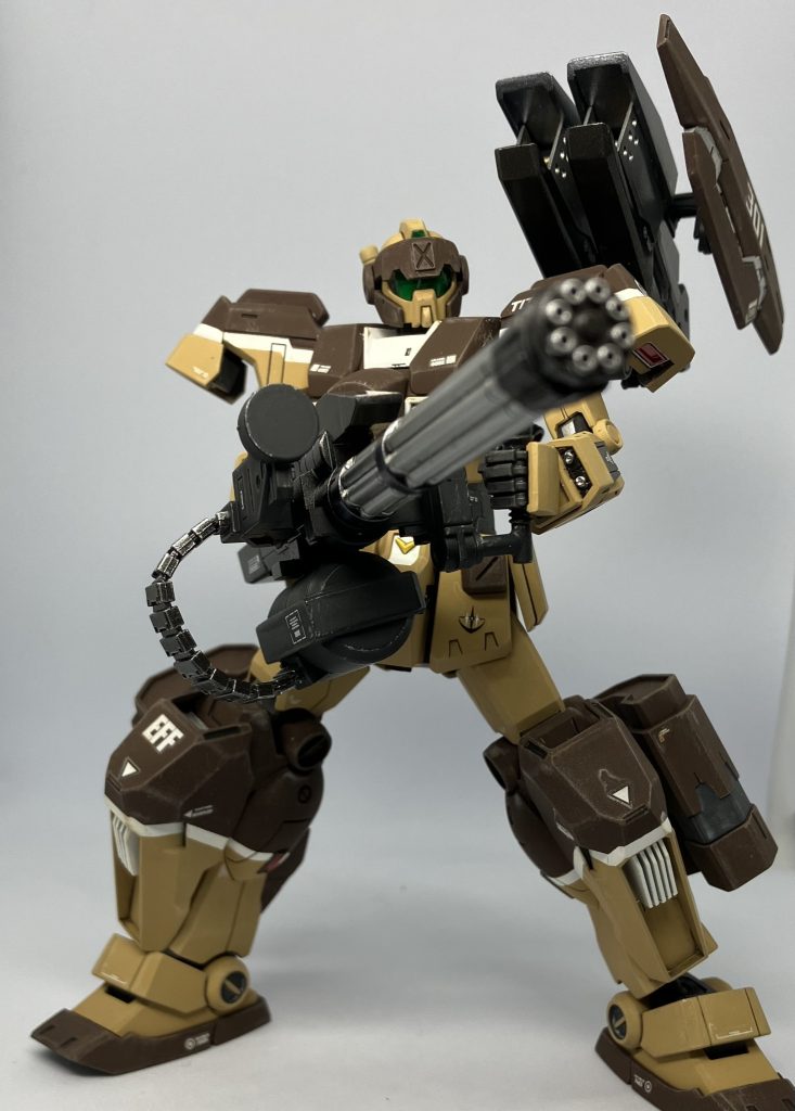 ガトリング両手持ちガトリングで守備隊を薙ぎ払い、ビーム砲で基地を破壊するという活躍を妄想しています。まあジオンの老練なパイロットに手玉に取られて撃破されるところまで想像がつきますが笑