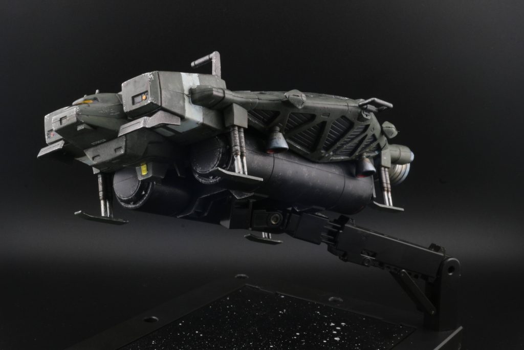 少し斜めになっている感じが出したくて、眠っていたアクションベースを引っ張り出してきました。