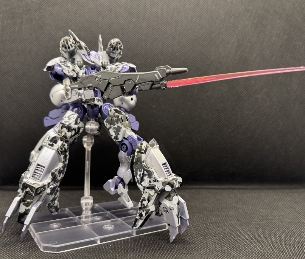 何となくアーバン迷彩っぽくしてみた。あと背中が寂しそうなのでガンキャノンさんのスプレーミサイルランチャーを、それとふんわり銃剣っぽいのを付けてみた。