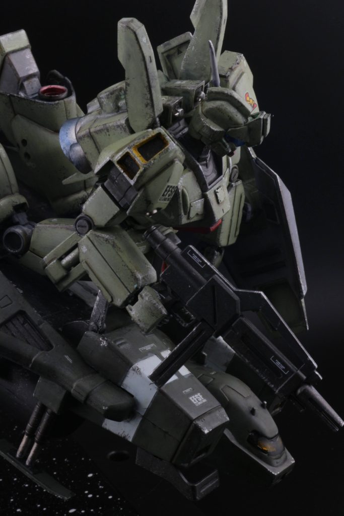 宇宙の浮遊感がだ出ればとアクションベースの下地を余っていたプラを切り出して、黒サフの上から、筆先に付けたタミヤアクリルの白を弾いてみました。宇宙ぽく見れたらいいなと思います。