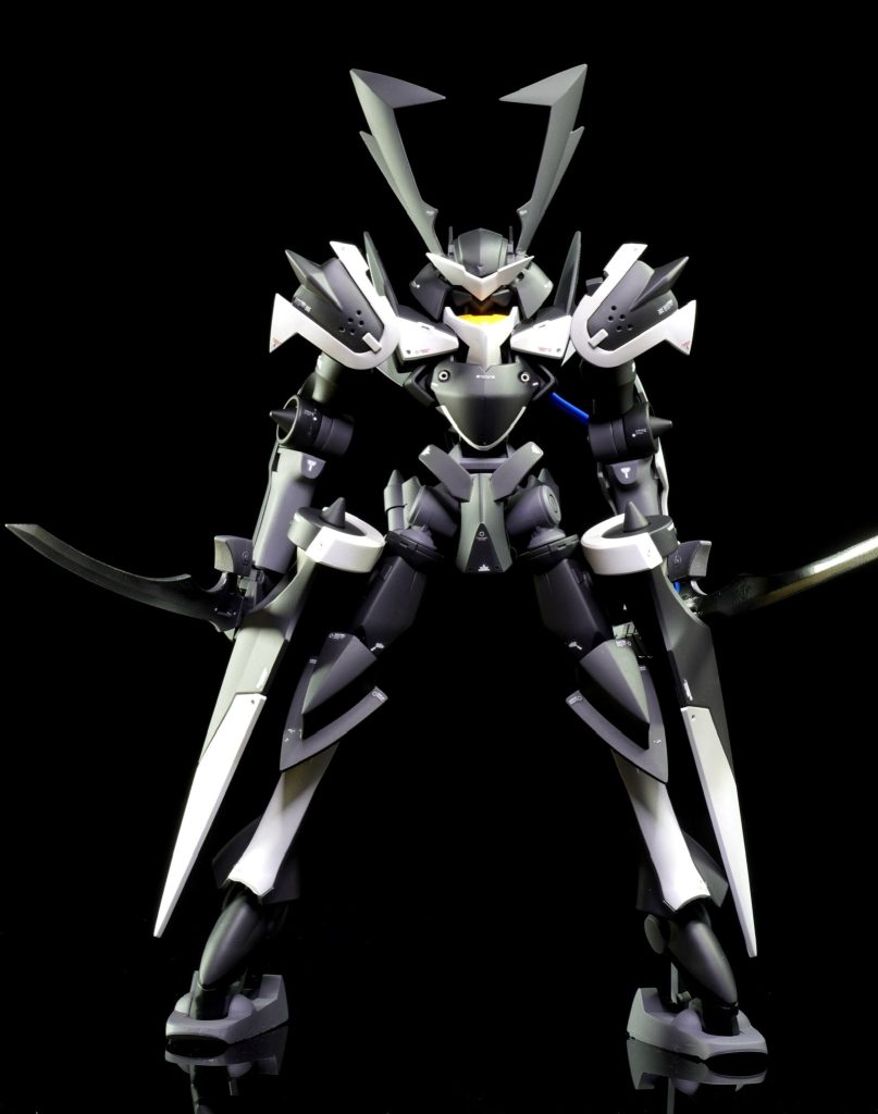 ●工作・延長工作足首：3㎜　（5㎜くらい延長しても良かったかも）腹部：3㎜首：2㎜剣：6㎜・幅詰め肩の白パーツ：全体的に削り込みで小型化足下駄：約2㎜幅詰め腕の付け根（フレーム）：2㎜弱幅詰め本当はもっとスマートにしたかったんですが、パーツ構成に大がかりな工作になりそうだったので妥協することに ・ディティール5連ブチ穴サイドスカートの取り付け位置変更各部でかなり延長したので全高は普通のHGよりかなり大きいサイズになりましたガリガリなのでそこまでボリュームしてはそこまでです。