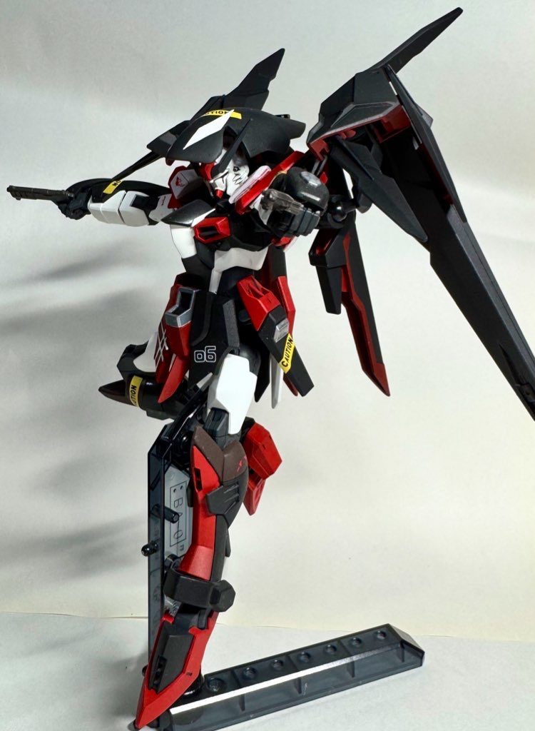 ハンドガンフレームコート内に装備された実弾兵装。ビームによる熱の発生を防止するために装備された。