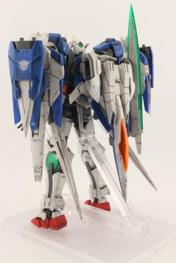 デカールを貼った後にラッカー塗料のトップコートで保護した後にリアルタッチマーカでウエザリングと墨入れ