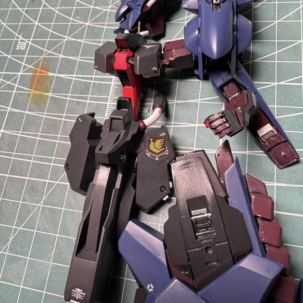 デカールはiPhoneの画像合成で、もうちょい上か?いやもっと下か?を繰り返し。デカールも毎回死ぬほど時間かかります!センスが欲しい!