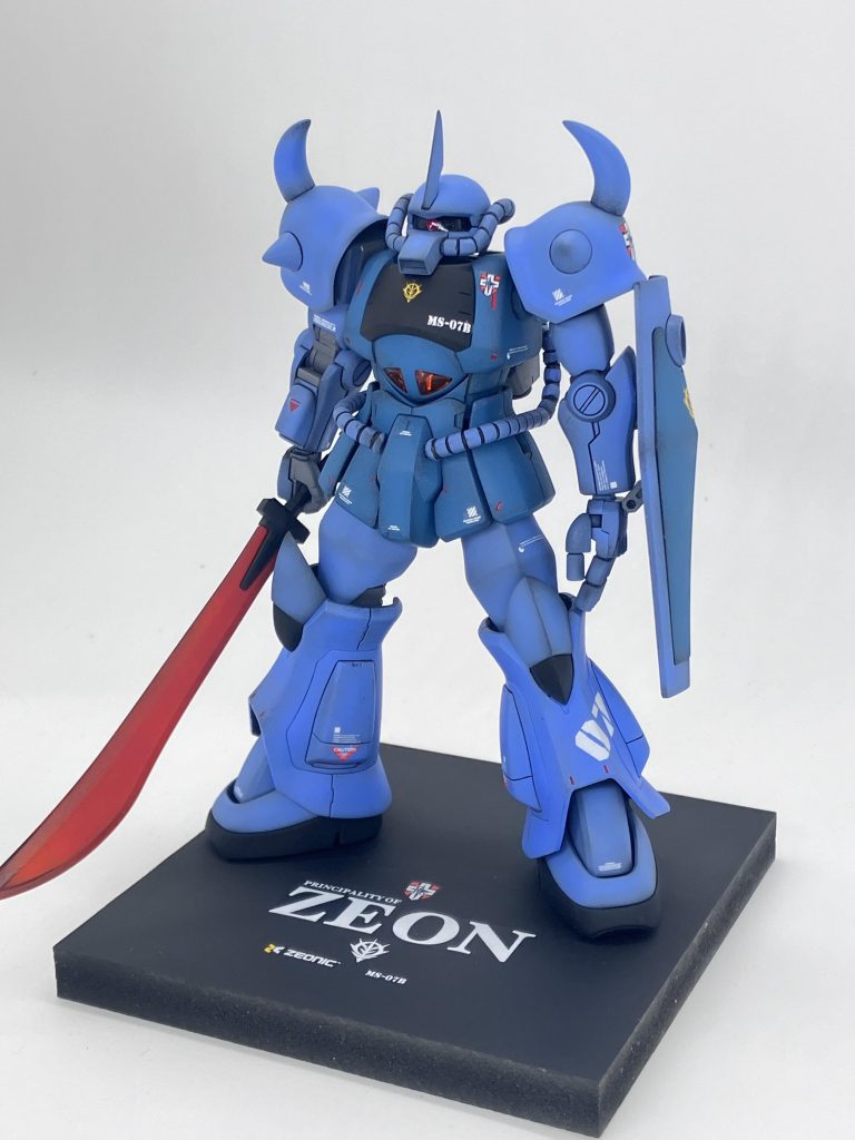 基本ストレート組みです。合わせ目は腕と肩アーマー、大腿部を。全身彫りなおしは行っております。 