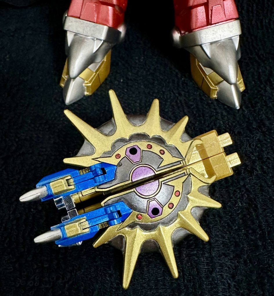 黒魔人闇皇帝の黒星砲。これも旧キットから拝借しました。紫のアクセントがカッコいいです。