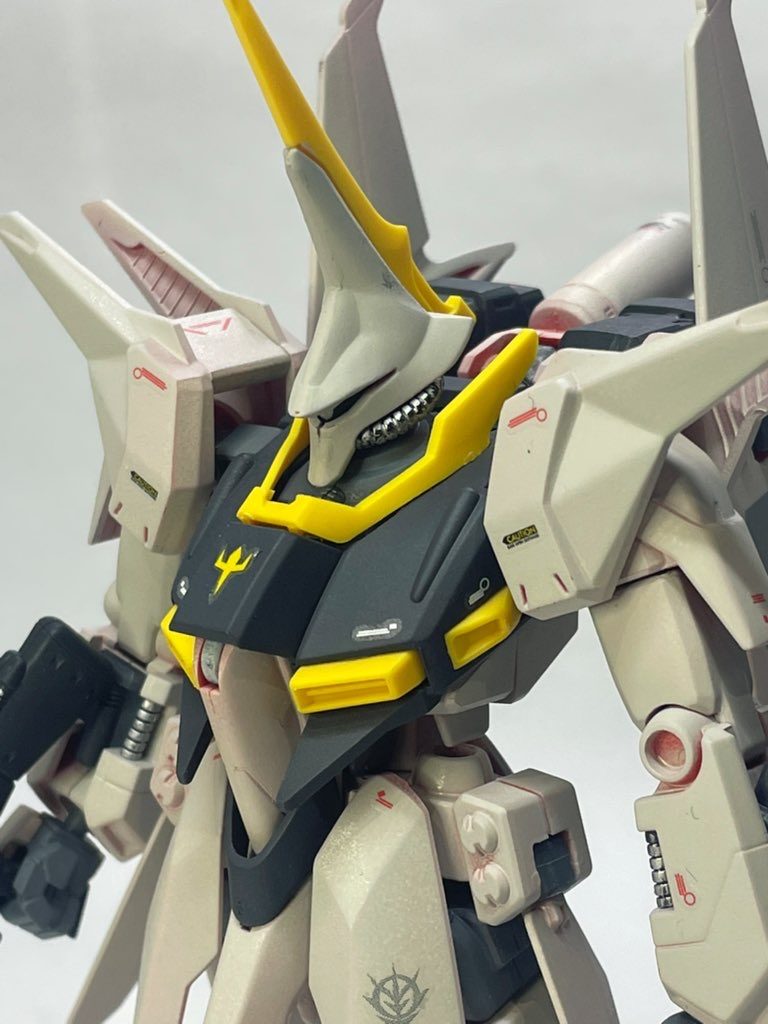 顔面真っ二つの合わせ目もちゃんと消す努力を。後ハメは難しいのでマステで塗装。