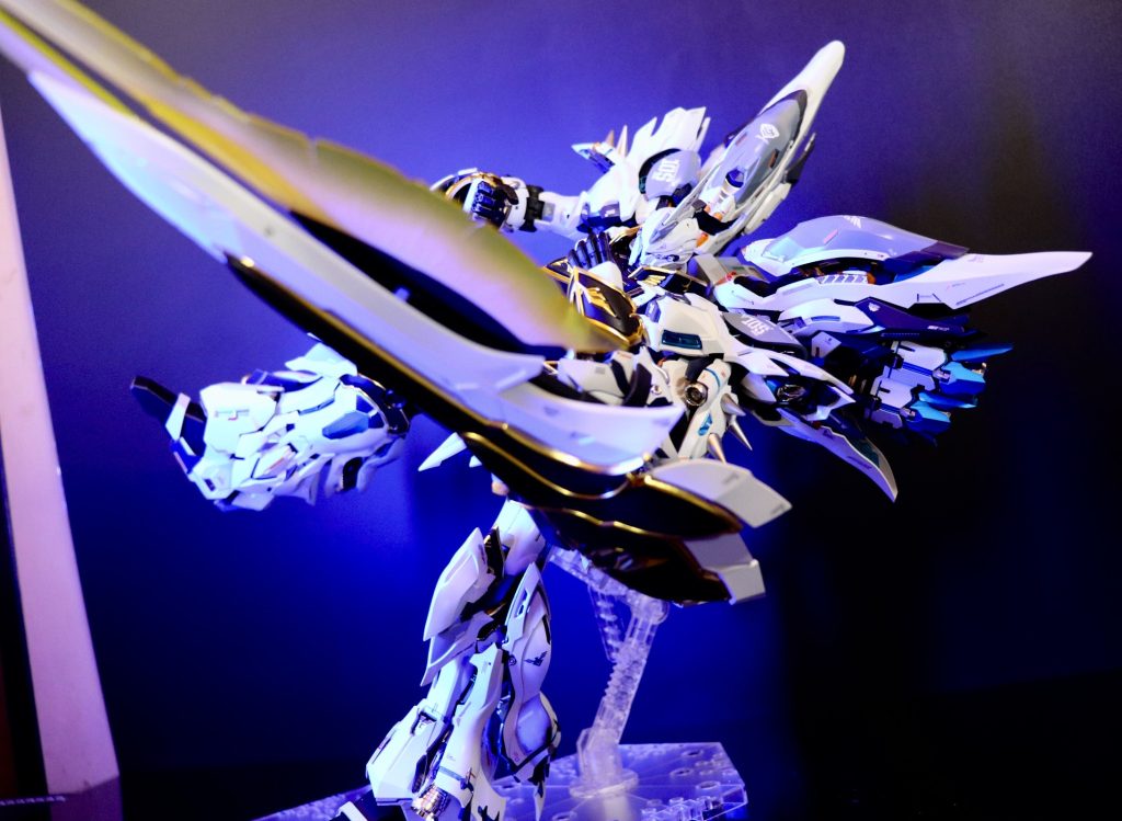 僕の中でシナンジュと言えばアクロバティックな動き✈️あのシーンは本当忘れられません。フロンタルですがシャアが乗ってる❗️って一発で思う動きですよね😳ゲームでもそれが再現されていて感動しました✨僕が普段ゲームで1番重要視してるのはスピードとアクション、アクロバティックな動きがあれば楽しいかっこいい！と感じるのでそれを追い求めてゲームしてますwでも、これはブライトさんが乗っています。ブライト艦長が操縦しています。