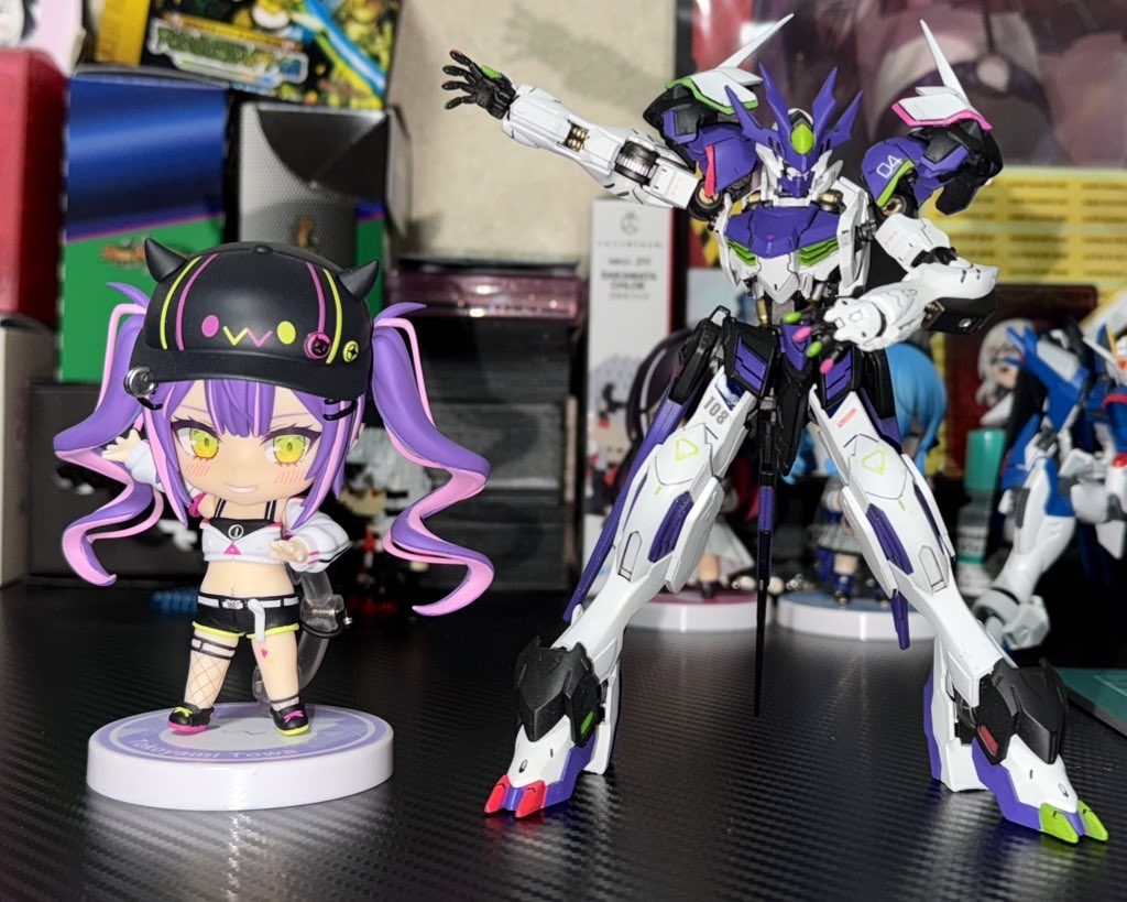 オマケねんどろいどと並べて同じポーズをw