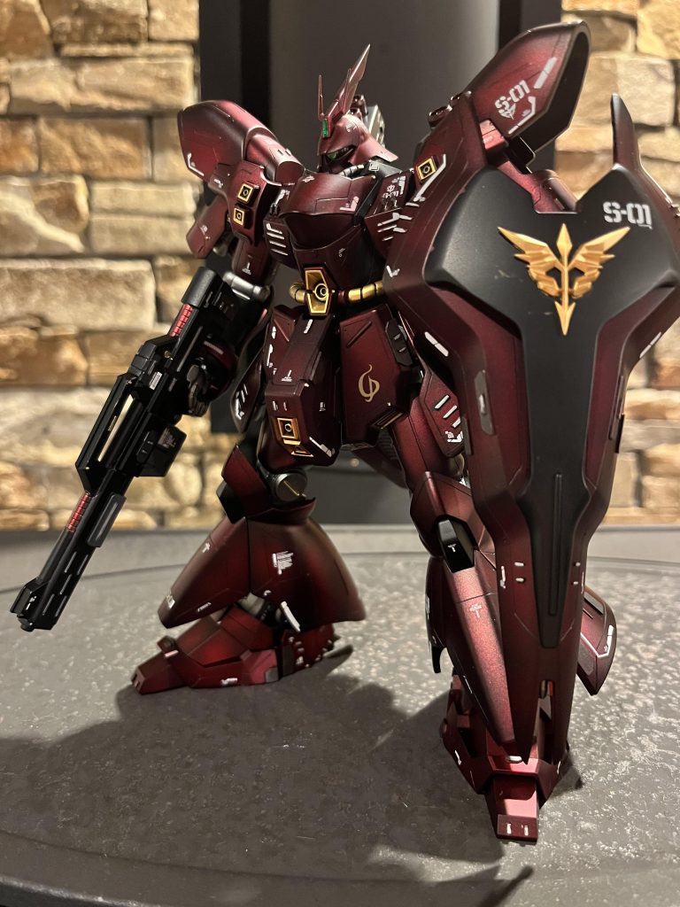 お次は武装を持たせて素立ち!やっぱりサザビーといえばこの大きなシールドたライフルですよね♪(๑ᴖ◡ᴖ๑)♪