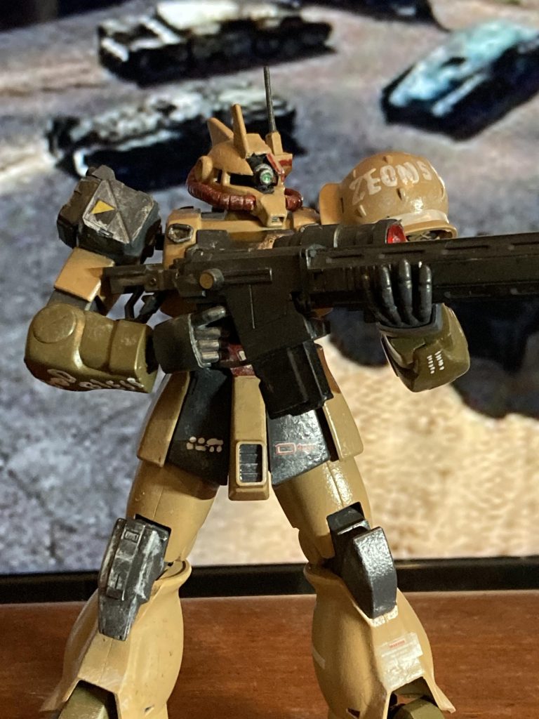 頭部はザク2より持ってきて、ちょい弄りました．せっかくなので、動力ケーブルを残してザク1Q型ということにしてみました。