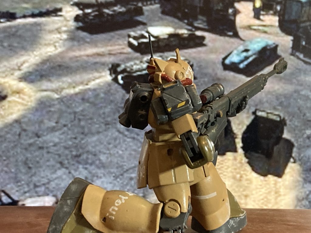 スナイパータイプ特有のバックパックとライフルは取り外しています‥。それは、別に使うアテがありまして‥。