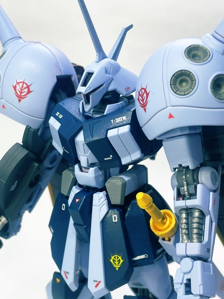 ギャンブルーを調色するにも普段ラッカー塗装なので、すみれ色がなくエイザーブルーを使用しました。