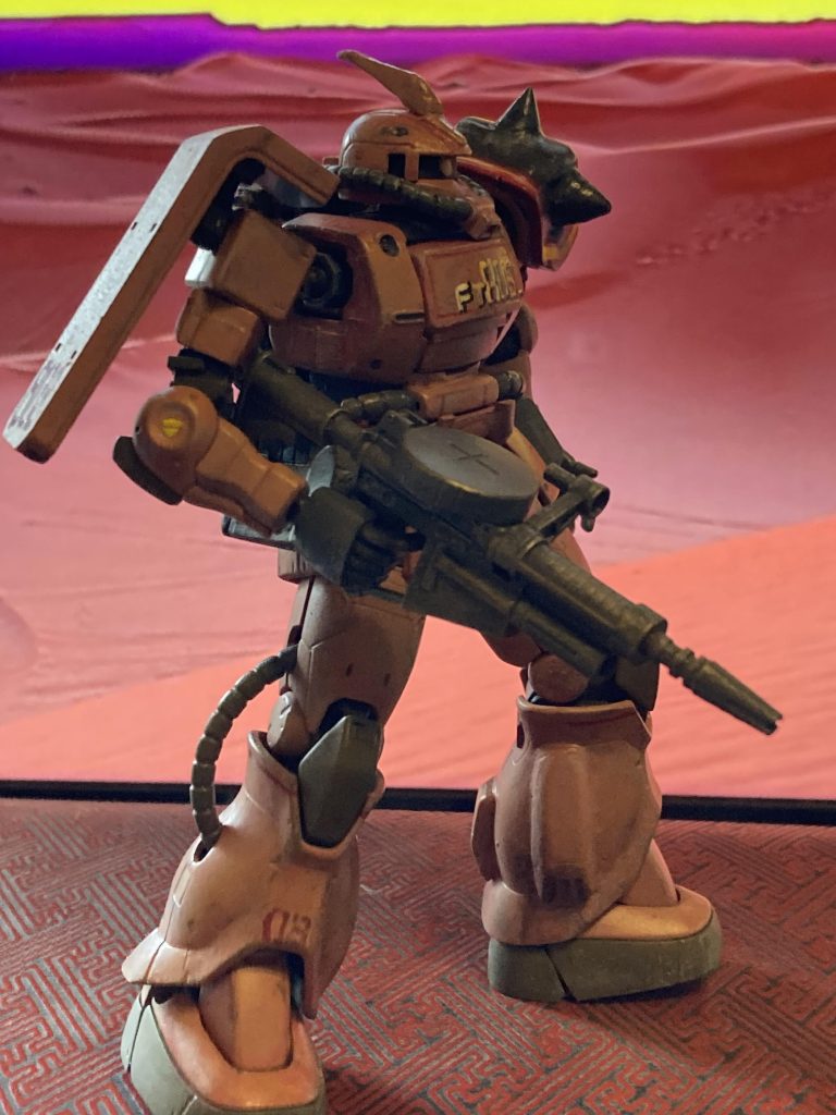 まあ、マーキング等も結局全て手書きになりました。胸部パーツ、膝パーツなど、ところどころ、ザク2の名残があります。ピンクパンサー隊ってのは、イギリスSASが使用している砂漠用の車両なんですけど、そちらの資料も色々調べてみました。