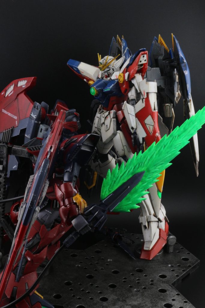 分かりにくいですが、ゼロは半光沢のトップコート。エピオンは無光沢のトップコートで仕上げています。