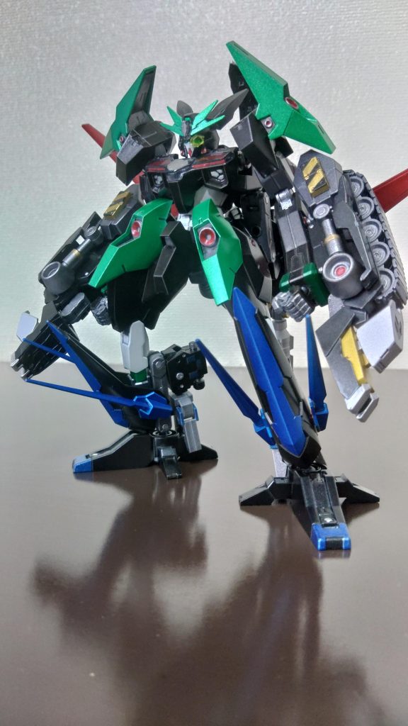 「黒い妖星の魔女 ガンダムルブリスシュバルツ・ザ・グレート」ルブリスシュバルツの眷属「コソドローン」3機と合体した超攻撃形態。全体的な性能が大体3倍ほど上がっており、並みのMSではまず勝てない性能を誇るらしい。元々戦闘を想定してない機体に無理やり合体させているので実際には性能をフルに発揮できないものとなっている。主な用途は威嚇用に使われることが多い。