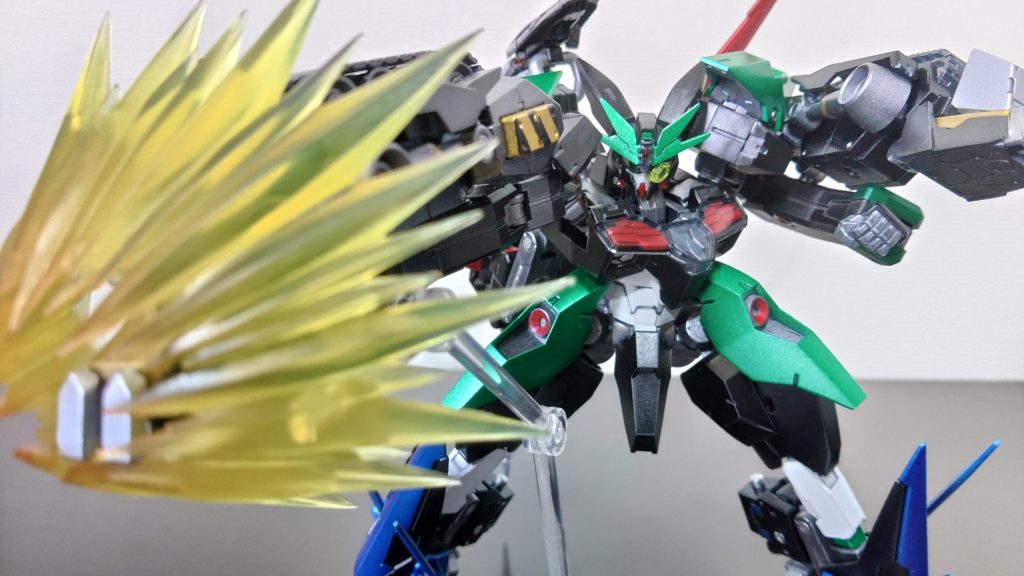 「ランド・クラッシュクロー」腕に合体した「ランド・コソドローン」の先端に取り付けられた爪の部分で敵機体に打突攻撃する技。