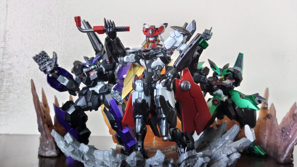 以上「黒い三連星の魔女」でした。ガンダムルブリスは複数種類が存在するので、それらをまとめて「黒い三連星」のパロディや「ドロンボー一味」をモチーフに自分の好きな要素をとにかく詰め込んでみました。欲を言え三機合体とかやってみたかったけどアイディア止まりになりました。