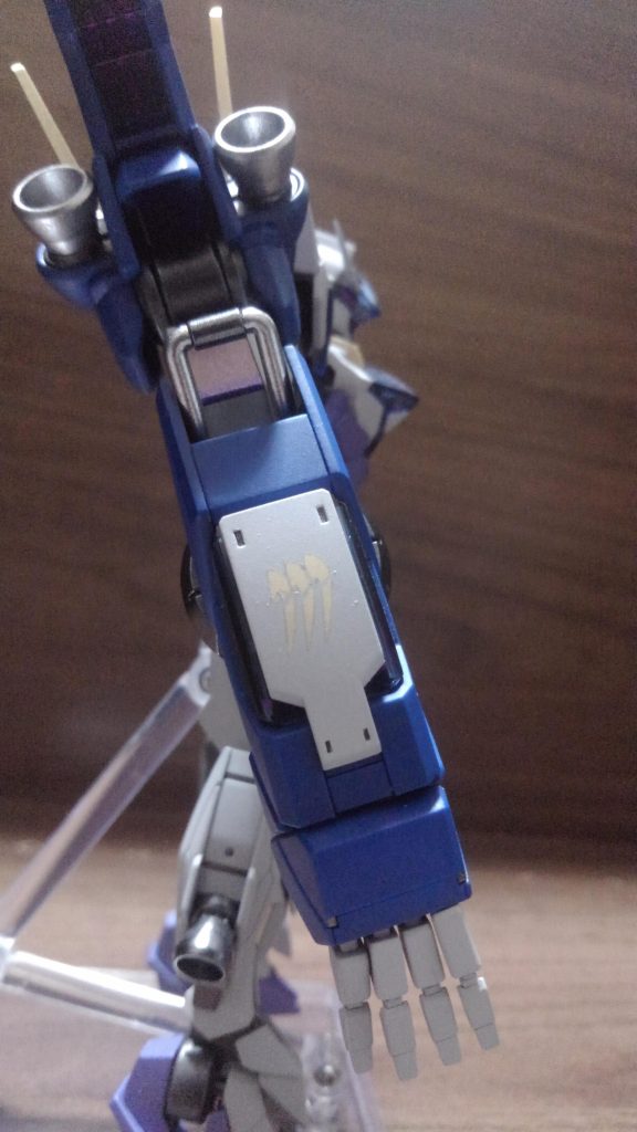 虎の手の指、足首側面の肉抜き箇所も埋めています。