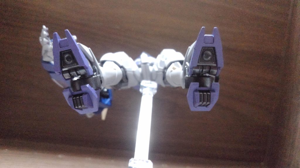 足裏の肉抜きも埋めています。