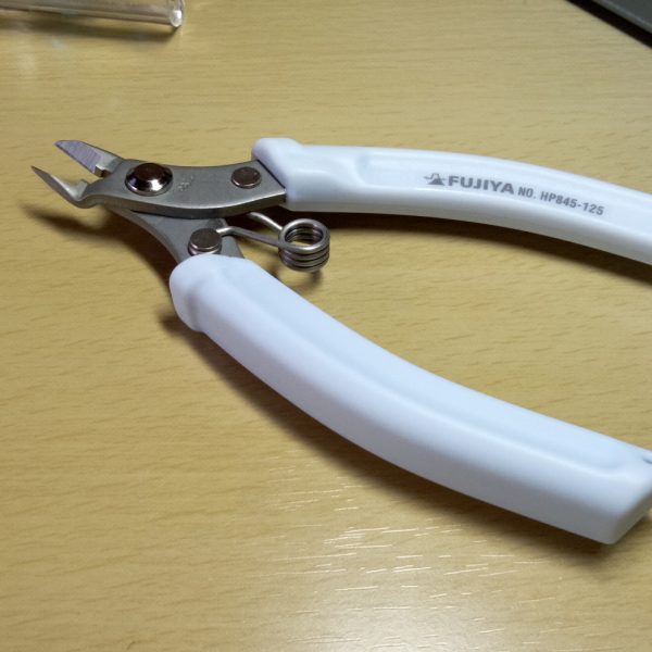 プラスチックニッパ