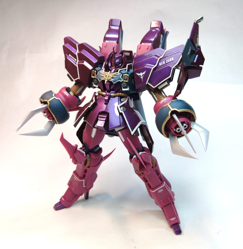 各部の白いラインは白いマスキングテープを細切りにして貼り付けています。マスキングとどちらが楽かは微妙なところですが、マスキングテープでノンマスキングというスタイルは貫いて行きたい。マスキングテープと付属のシールとの違いはクリアなど、塗料が載ることでしょうか?(付属シールに塗料がのるかの実験はしていません)色味はなかなかのお気に入りです。