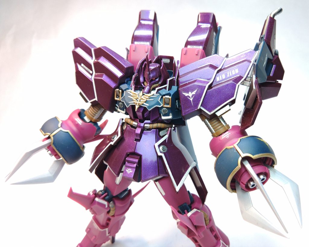 HGUCの通常のローゼンズールは設定の色と比べて成型色がやや濃いようです。成型色仕上げの都合上、色は薄くできないので、足などの濃いピンクを基準として、濃いあずき色の部分で全体の色調を調整することにします。