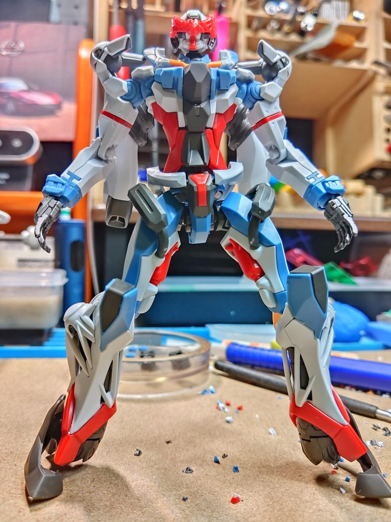 発売日当日の夕方、何故かTSUTAYAで発見…軽ーく素組みして眺める。 「ふっ…こんなのガンダムじゃねーな…」と、いつもならこれで終わるはずだった…が!