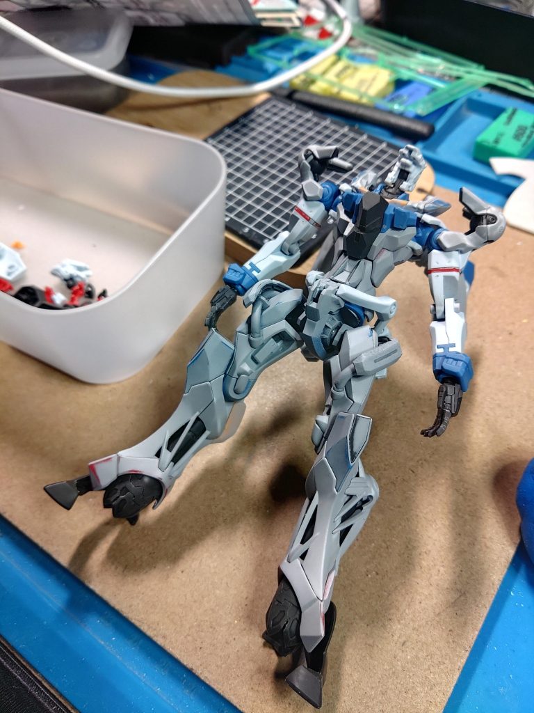 次の週…うっかり映画を観て帰って、気付いたら…素組みのコイツをバラしてました!