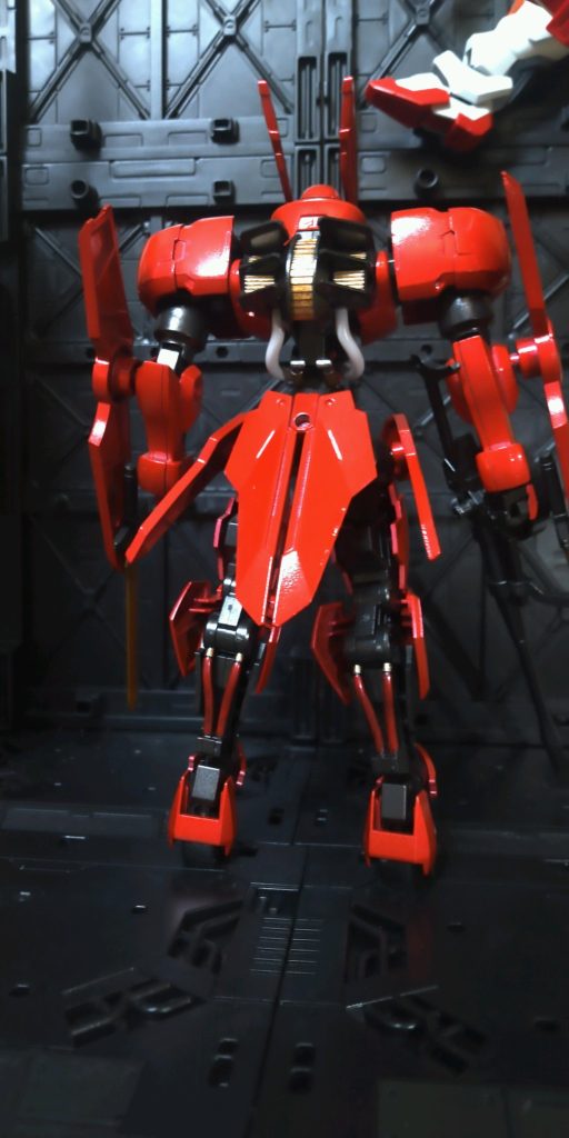 前腕とふくらはぎ辺りのパイプと背面のモールドはちょこちょこ筆塗りパイプはキャンディではなくメタリックレッド(瓶直)で差をつけてみたものの写真には映らなくって...