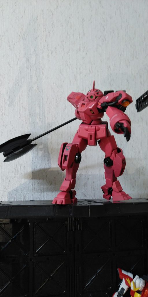 カラーリングはルナマリアピンクを下地なしで直吹き暗い成型色のパーツは色がくすんでしまった...あとはスジボリ追加とデカールを貼って艶消しておしまい