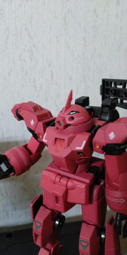 ノーズアート(ノーズなのか？)は純正デカールだとサイズが合わないので自作です単色デカールに白部分は筆で色を足しています、故にムラが出てます角度もしくじっているのでマヌケ面ですねw