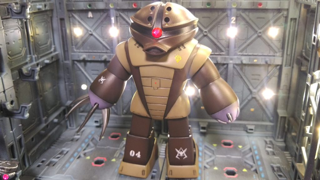 正面。口が変で良いですね。