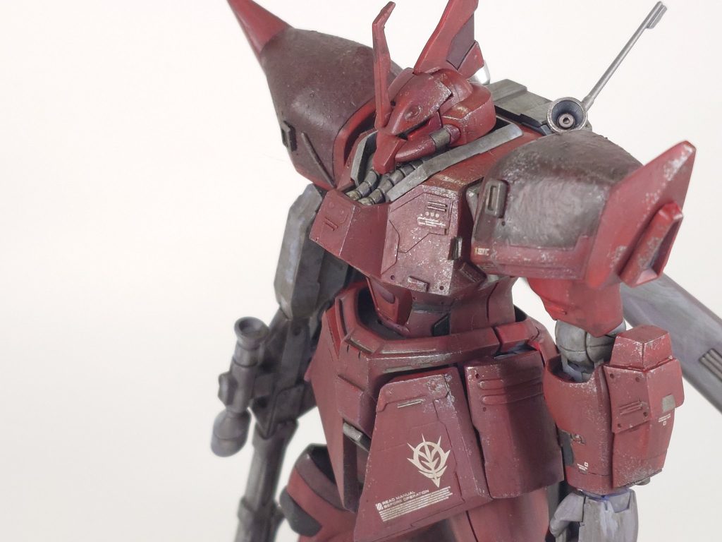 斜め上から肩と足の脛部分は鋳造表現をしてみましたが全体が筆塗りだとちょっとわかりづらいですね、鋳造をもっと派手に荒くやるべきでした