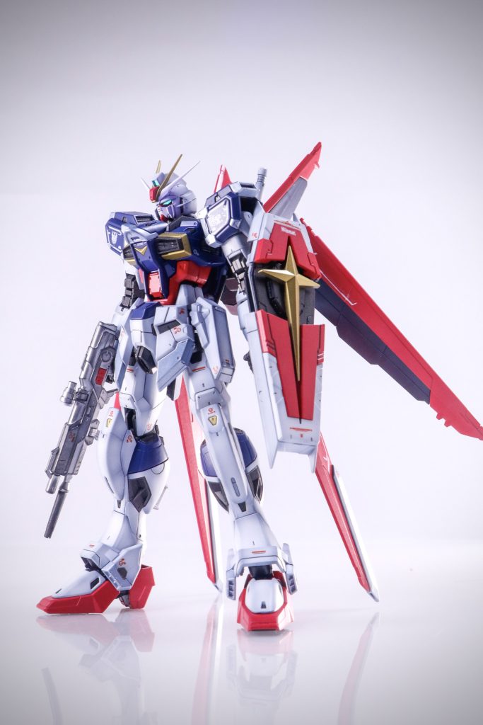 想定よりかなり鮮やかな赤になっちゃいましたが、暗めの青といいコントラストになったと思います。改修なしでも完璧なプロポーションですよね