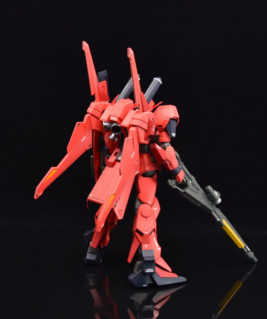 ロング・メガ・バスターはデルタカイから流用。ちょっとバスターライフルっぽくバレルを塗り分けました。手首は平手以外は三角屋さんのパーツを使用しています。