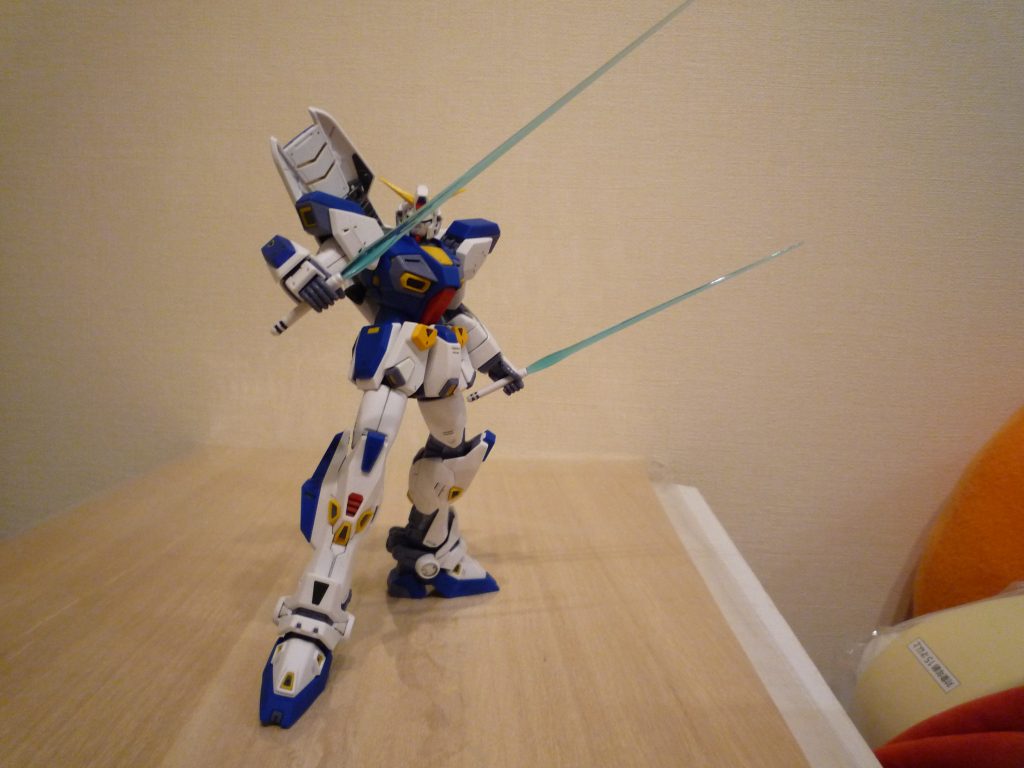 シールド背負って抜刀