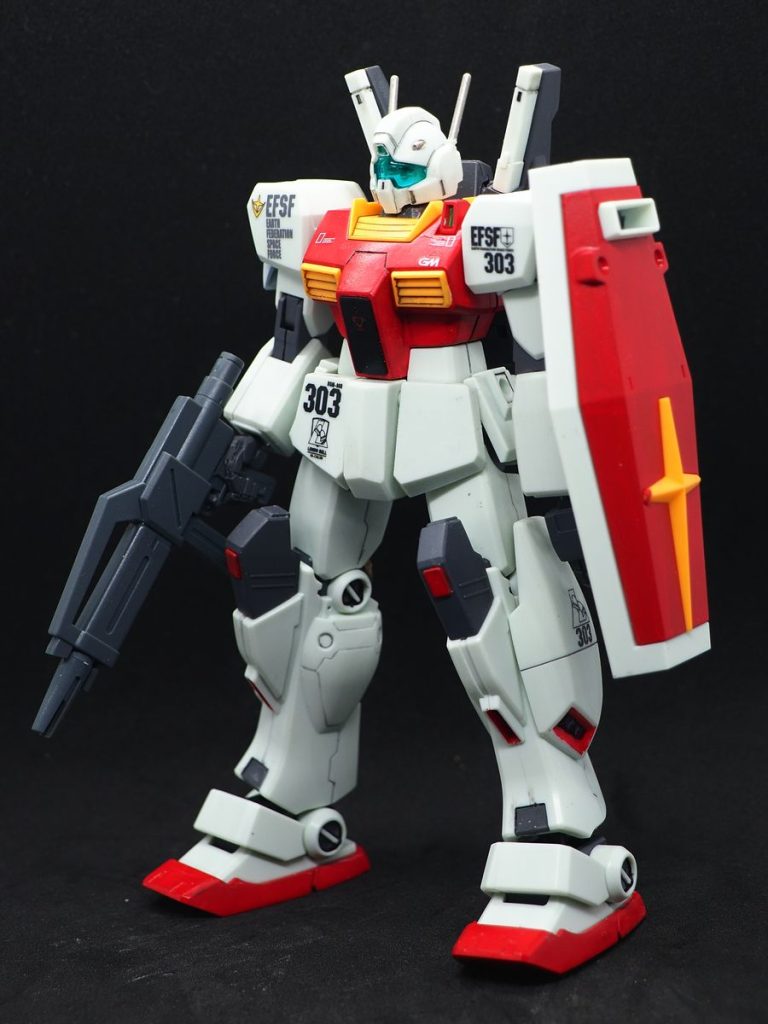 基本成型色仕上げですちょっとですが、デカールを貼ってみました(gundam-kao5)