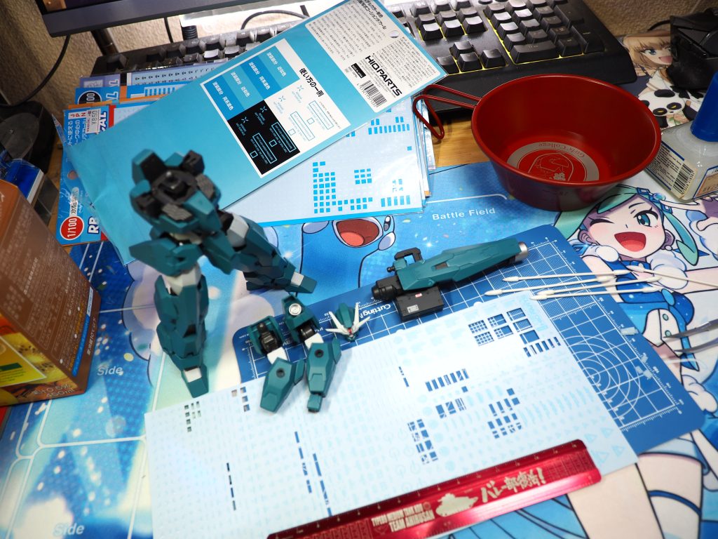 デカールは主にHIQパーツ製のものを貼ってます。