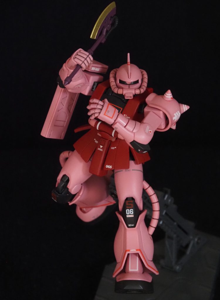 塗装は、手、足、頭等＝MSホワイト80％＋レッドFS11136 20％胴体＝レッドFS11136胸、肘、膝、足＝ニュートラルグレーⅤ関節＝MSグレー連邦系 