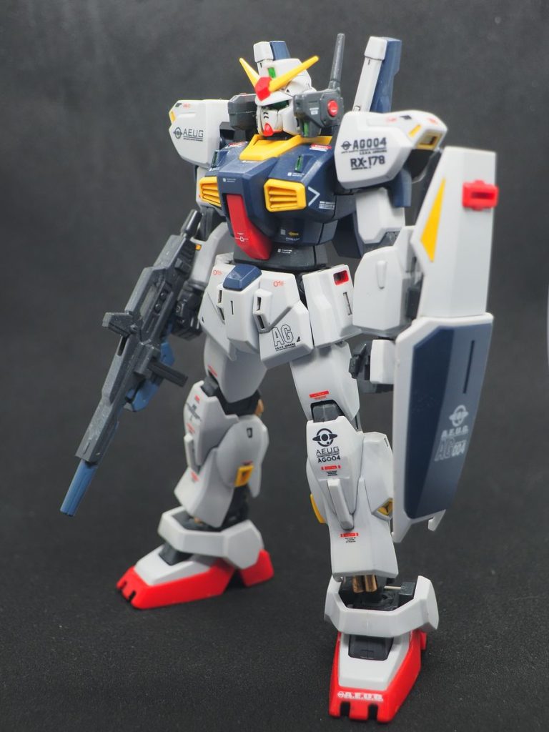 体つきも旧キットの方がどっしりしてる感じがします。