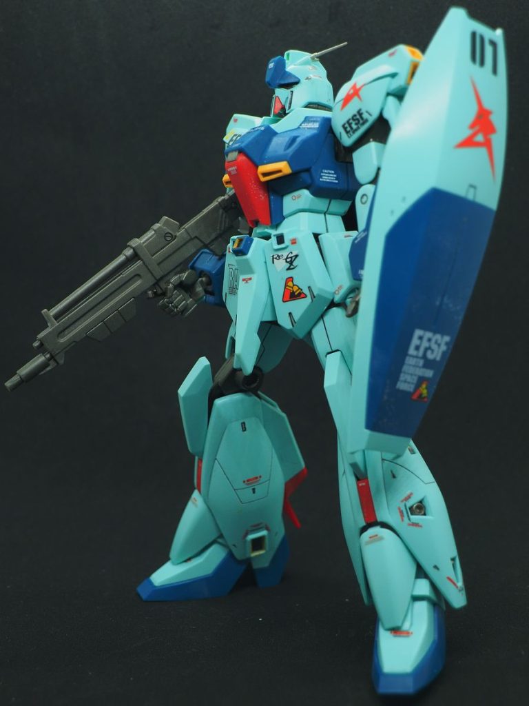 もう少しデカール貼りのセンスが有ればなぁ・・・と何時も後悔(gundam-kao5)