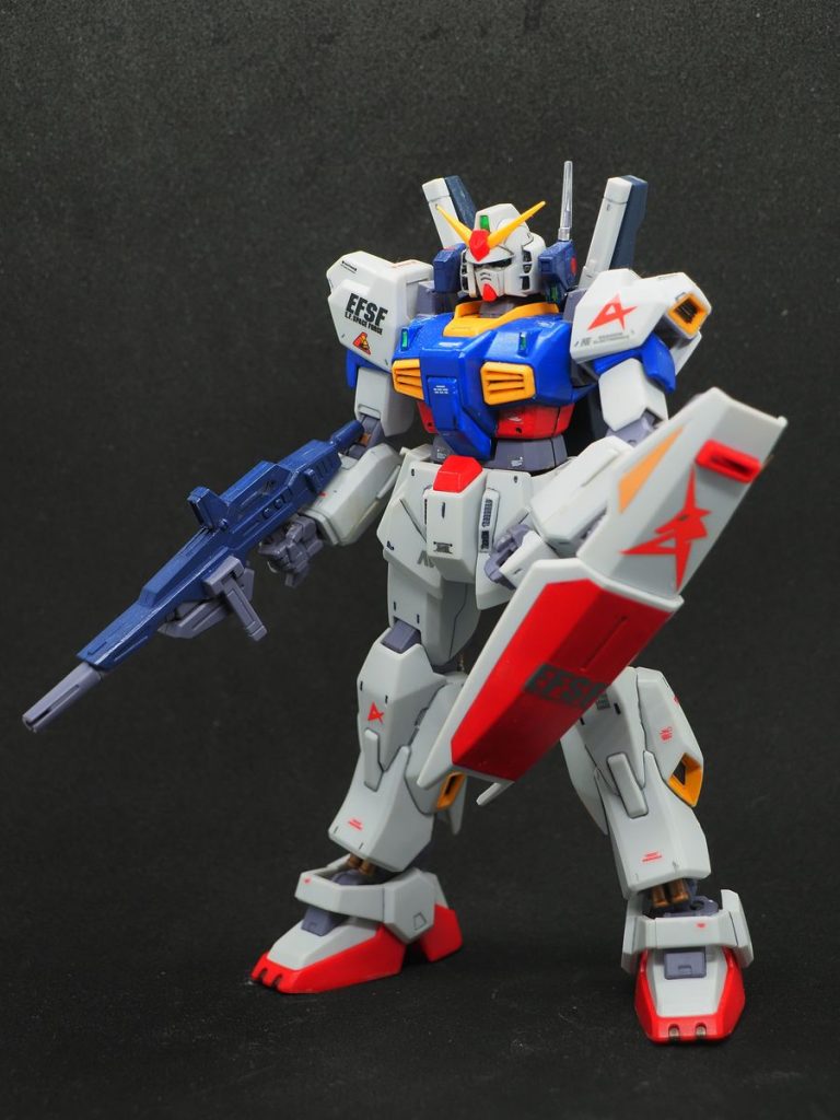 塗装を変えるだけで、雰囲気が全然変わりますね(gundam-kao2)ブルーとレッドはミスターカラーのＲＸ７８を使用しています。